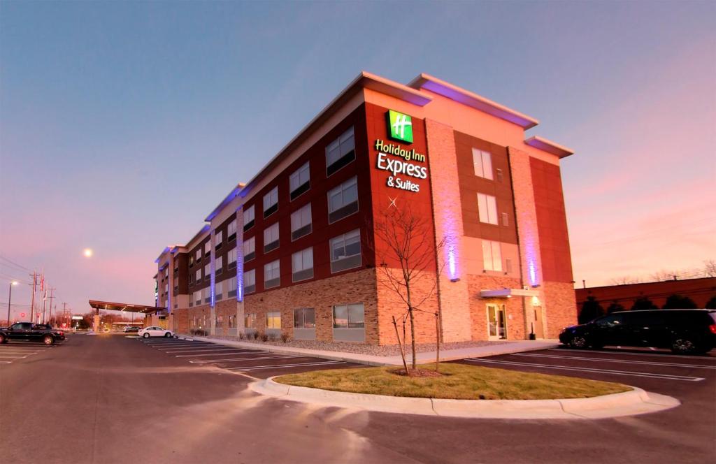 Holiday Inn Express & Suites - Detroit Northwest - Livonia an IHG Hotel Main image 2